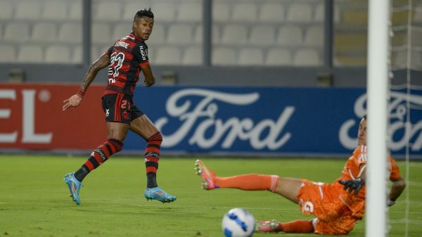 Flamengo vence Sporting Cristal fora de casa (CRF)