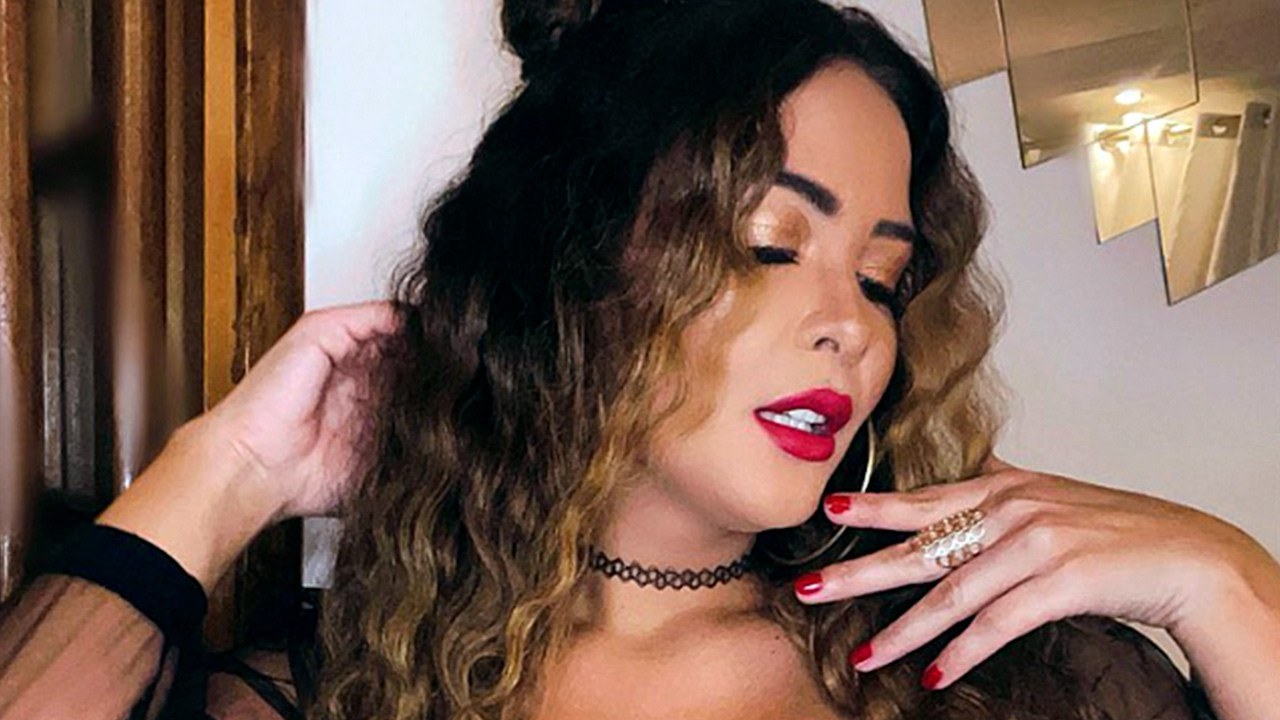 Geisy Arruda esquentou a temperatura nas redes ao posar com lingerie preta (Instagram)