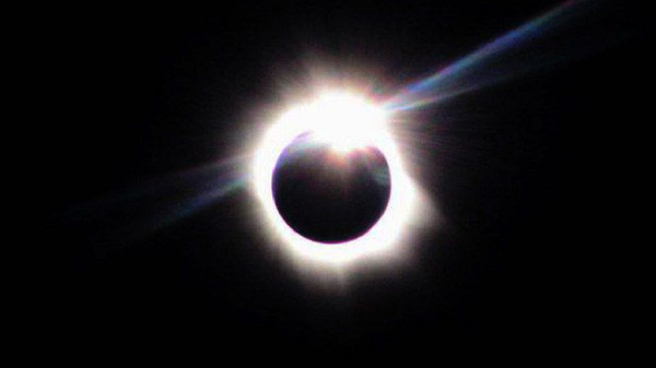 No Brasil, site do Observatório Nacional mostra o eclipse solar (Reprodução)