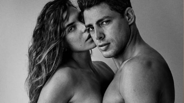 Esposa de Cauã Raymond encanta web com biquíni sensual (Instagram)