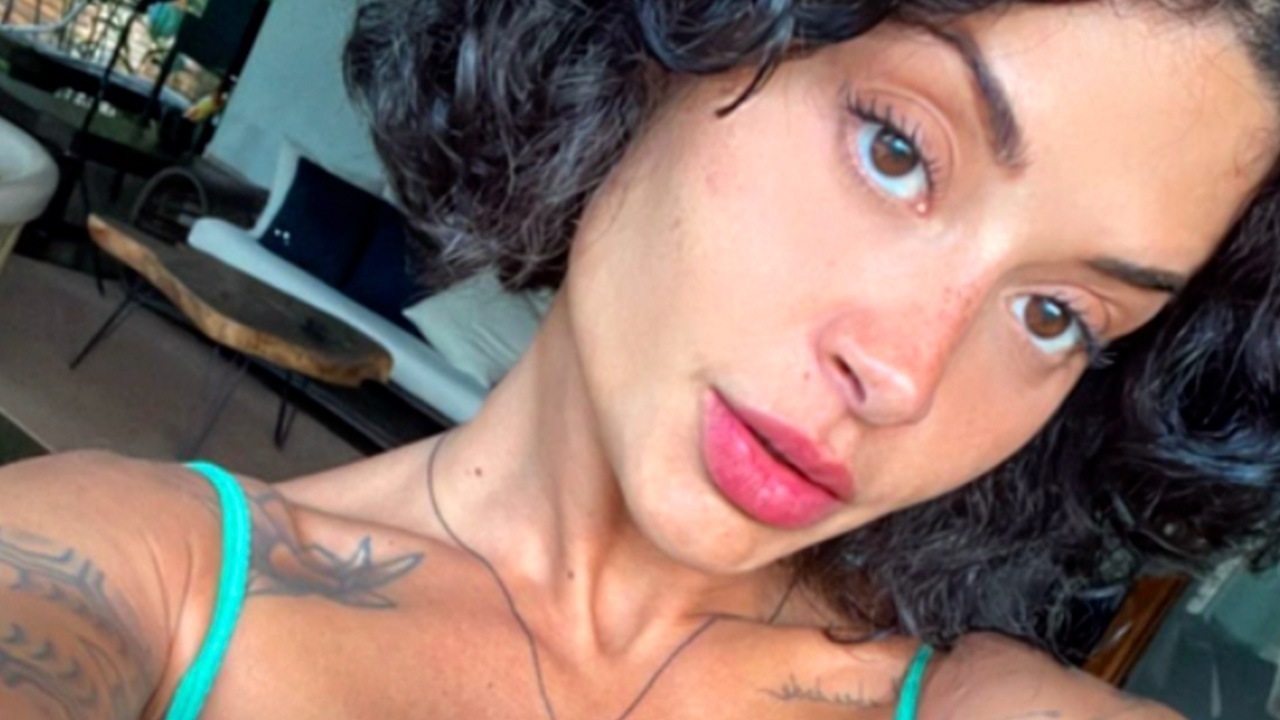 Aline Campos esquentou a temperatura geral com selfie na sauna (Instagram)
