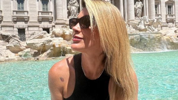 Flávia Alessandra desfila toda sua beleza pelas ruas da Itália (Instagram)