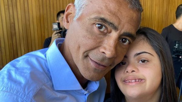 Romário posa com sua filha caçula Ivy (Instagram)