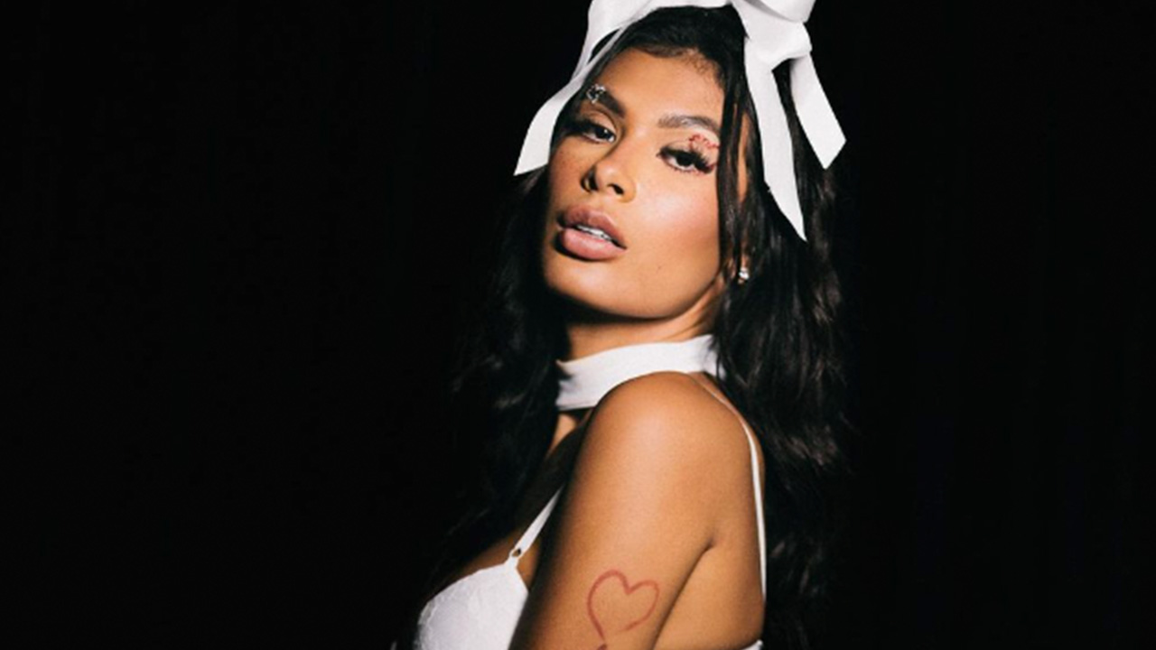 Pocah arrasa com fantasia sexy de noiva para festa junina (Instagram)