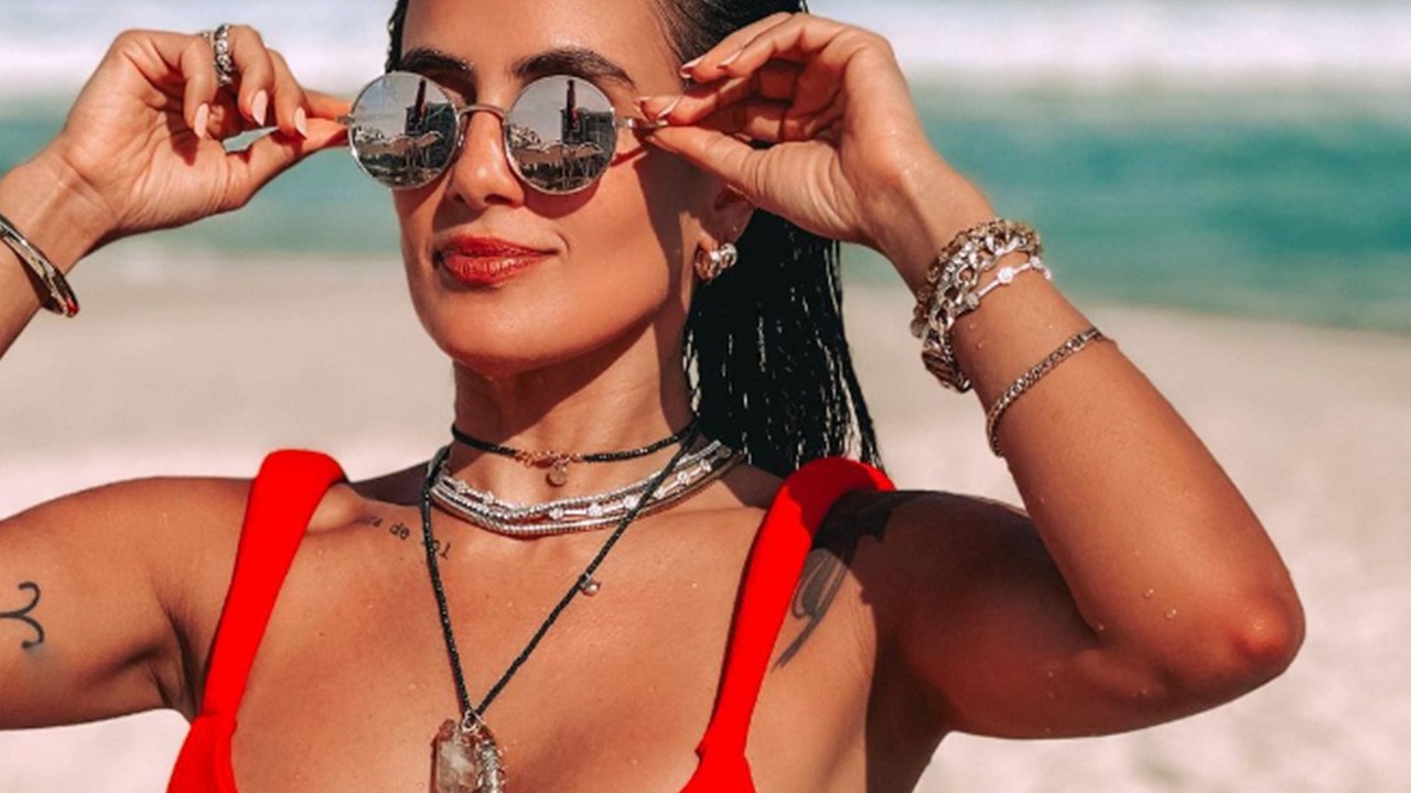 Carol Peixinho encanta internautas em cliques feitos na praia (Instagram)