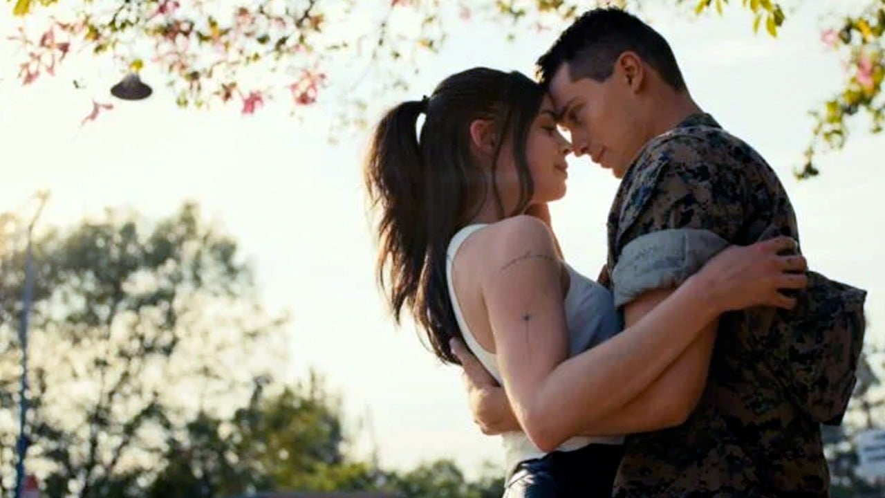 Sofia Carson e Nicholas Galitzine vivem romance em “Continência ao Amor” (Divulgação/Netflix)