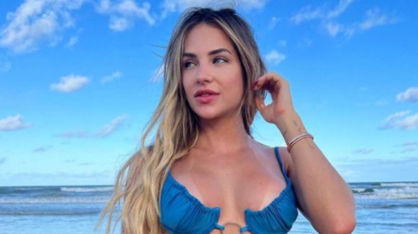 Gabi Martins esbanja beleza e boa forma em clique praiano (Instagram)
