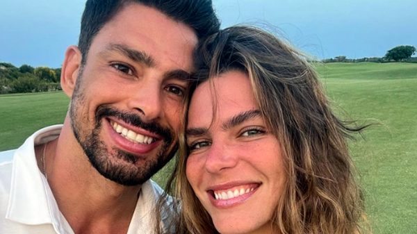 Mariana Goldfarb em registro com o marido Cauã Reymond (Instagram)