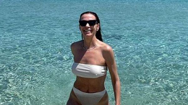 Mônica Martelli deixa seguidores boquiabertos com sua boa forma aos 54 anos (Instagram)