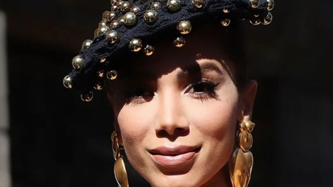 Anitta atraiu holofotes em evento de moda na cidade de Paris (Instagram)