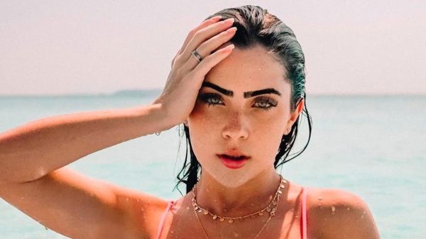 Jade Picon dá show de beleza na praia e encanta seguidores (Instagram)