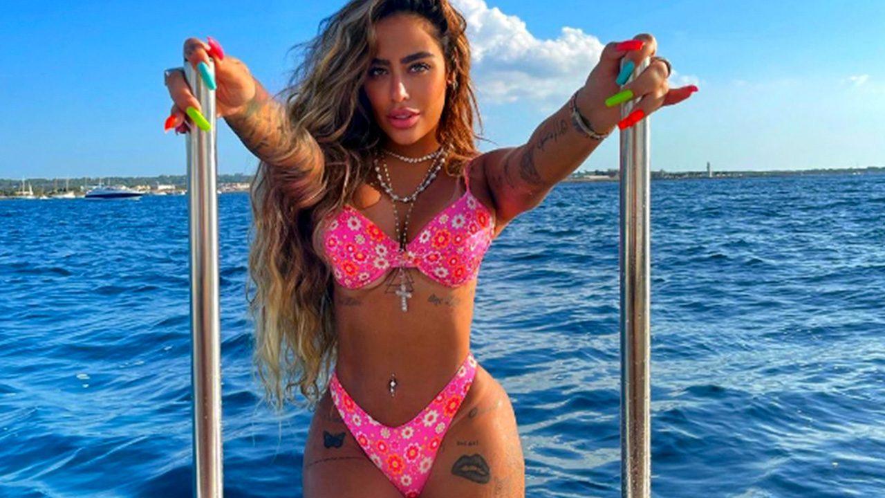 Rafaella Santos dando banho de beleza em Ibiza (Instagram)