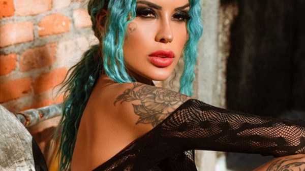Tati Zaqui esbanja sensualidade e mostra tatuagem indiscreta (Instagram)
