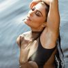 Juliana Paes esbanja beleza e boa forma a bordo de maiô com transparência (Instagram)