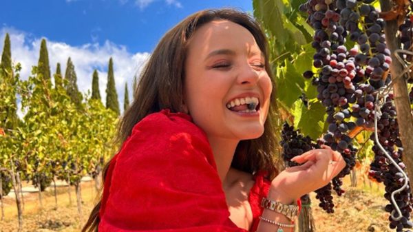 Larissa Manoela esbanja beleza e simpatia em viagem pela Itália (Instagram)