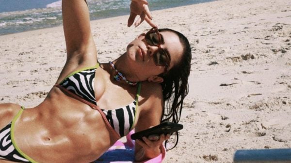 Jade Picon esbanja beleza e mostra curvas curtindo dia de praia (Instagram)