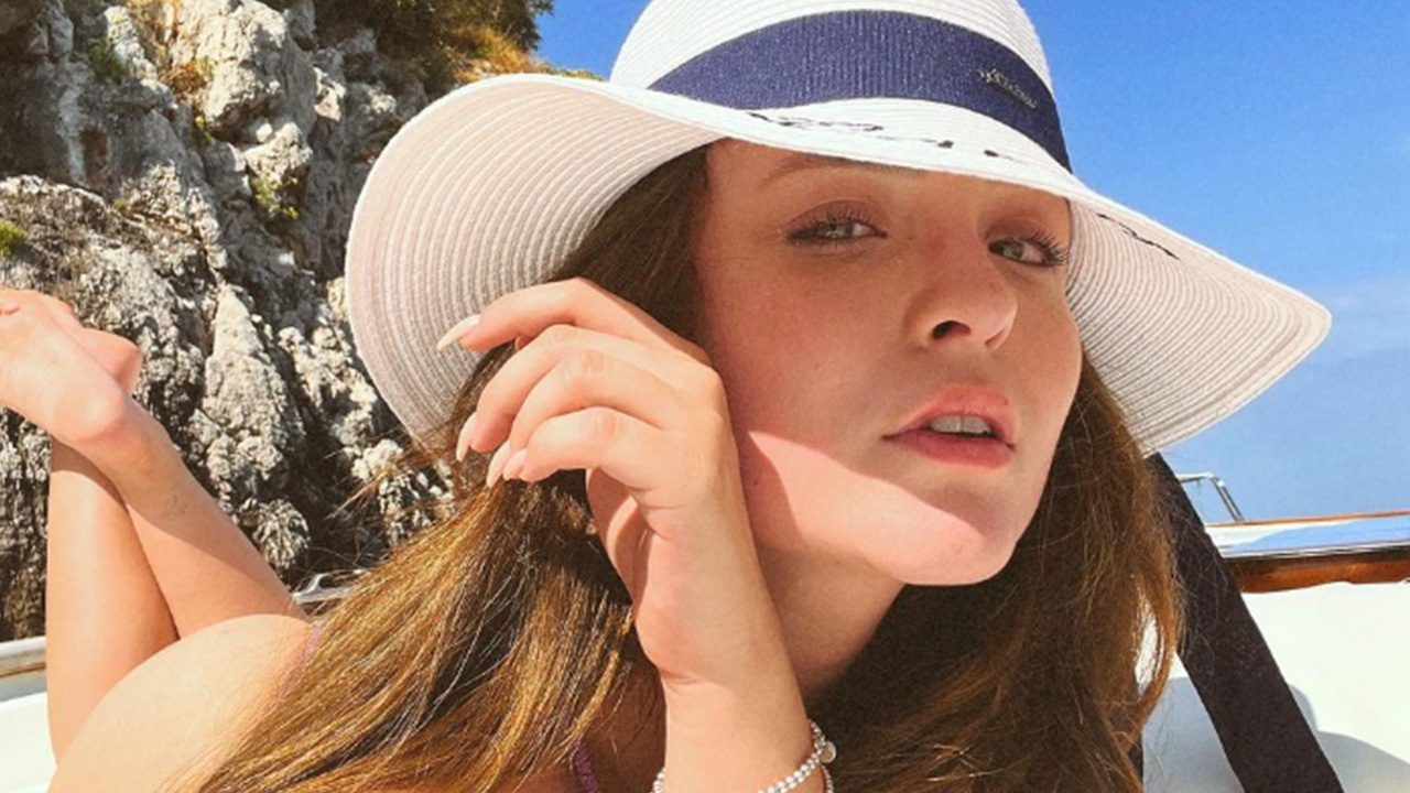 Larissa Manoela bota bumbum pra jogo em passeio de barco e encanta seguidores (Instagram)