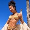 Aline Campos exibe corpo escultural em dia de praia e ganha elogios (Instagram)
