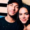Bruna Marquezine revelou, em podcast, segredos do tempo em que namorou Neymar