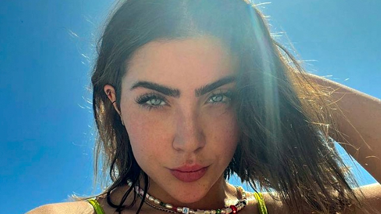 Jade Picon deu show de beleza a bordo de biquíni verde em dia de praia e encantou (Instagram)