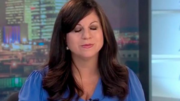 A apresentadora Julie Chin sofre derrame ao vivo durante telejornal nos Estados Unidos (Reprodução)