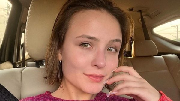 Larissa Manoela revelou que sofre com endometriose e desabafou nas redes