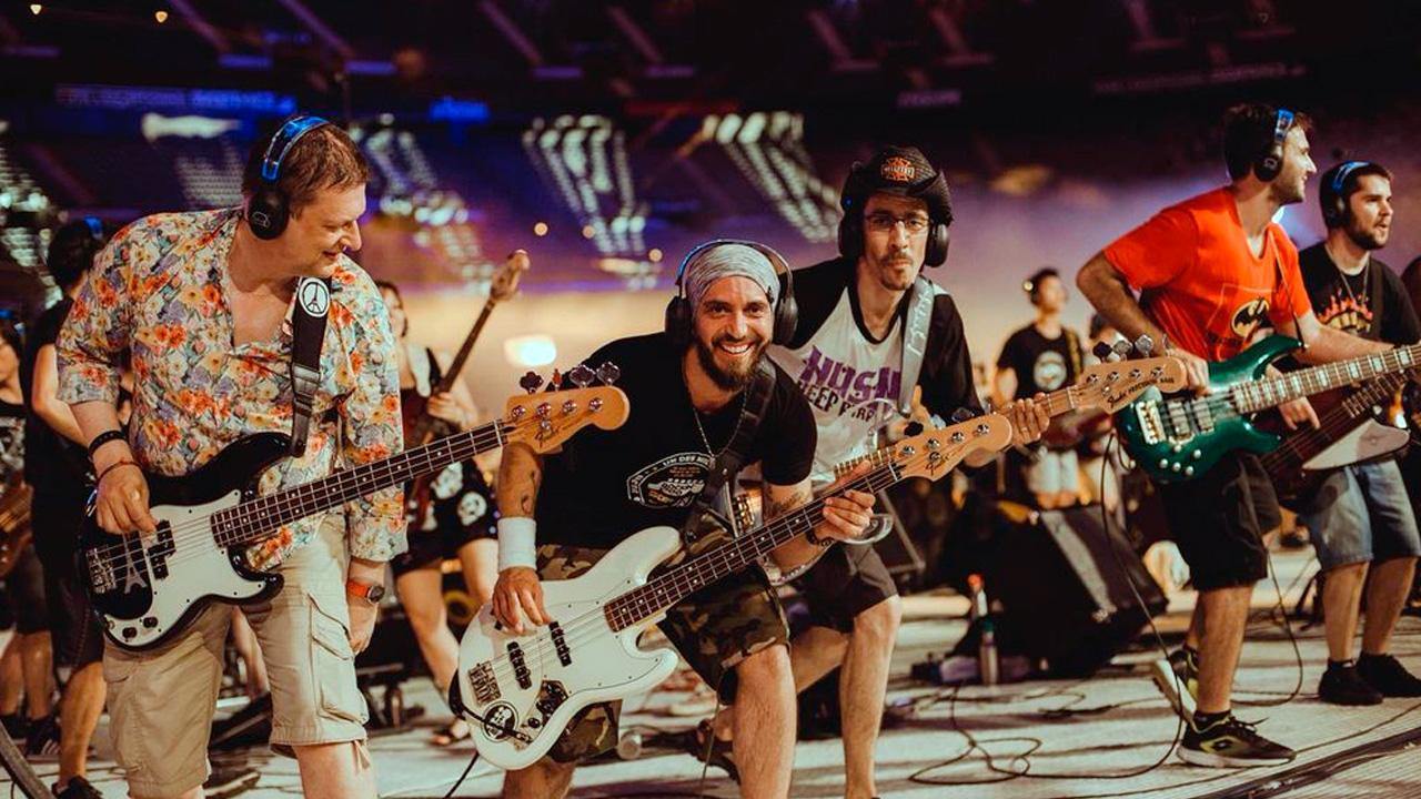 Banda Rockin'1000 vai se apresentar com Supla no Allianz Parque em São Paulo