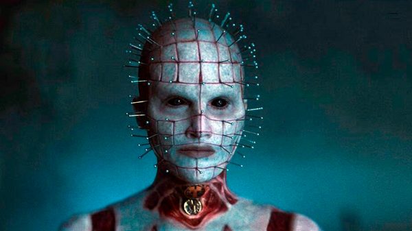 Jamie Clayton interpreta o assustador personagem Pinhead no remake de Hellraiser (Reprodução/HULU)