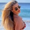 Yasmin Brunet arrasa com clique em dia de praia