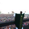 Padre Reginaldo Manzotti leva multidão de fiéis à Praia de Iracema em Fortaleza