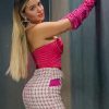 Viih Tube arrasa e exibe curvas em ensaio com mini saia (Instagram)