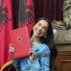 Dua Lipa posa orgulhosa com o título de cidadã Albanesa (Instagram)
