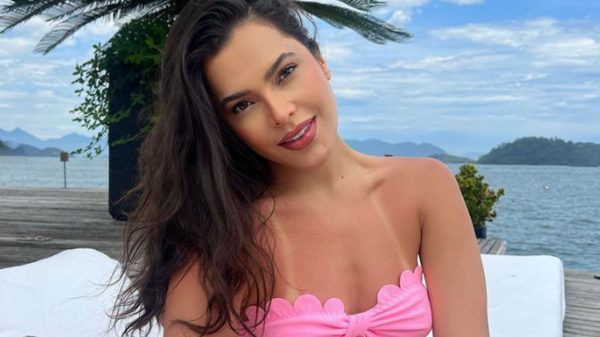 Emilly Araújo surge plena em registro de biquíni e cenário paradisíaco (Instagram)
