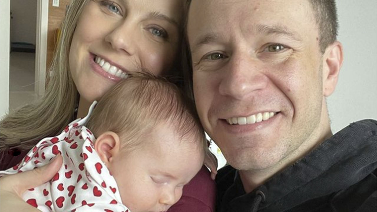 Daiana Garbin com o marido Tiago Leifert e a filha Lua (Instagram)