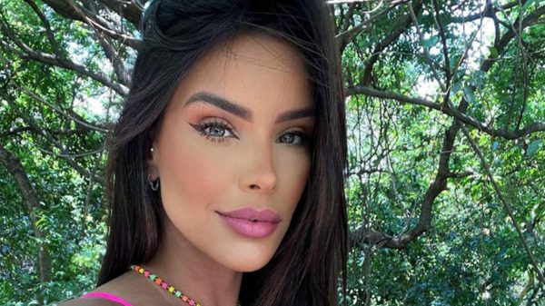 Ivy Moraes causou nas redes com biquíni transparente e muita beleza! (Instagram)