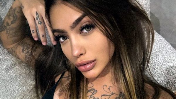 Mirella desfila beleza na balada e seguidores se declaram nas redes (Instagram)