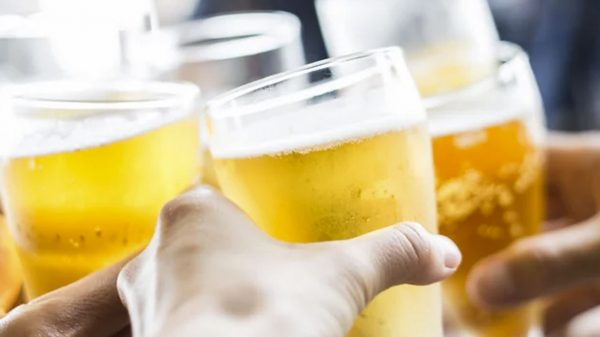 Preços da Copa do Catar impressionam, com copo de cerveja a 73 reais (Divulgação)