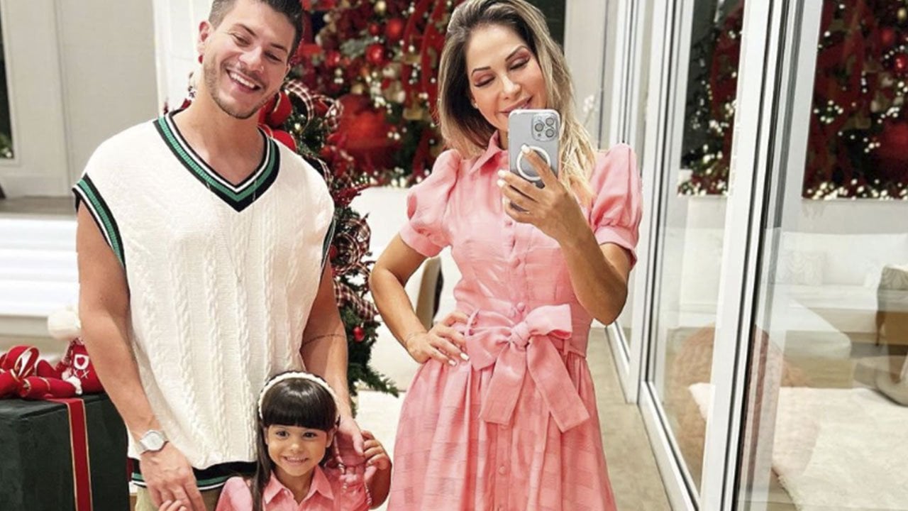 Arthur Aguiar e Maíra Cardi se reuniram em família para a noite de Natal (Instagram)