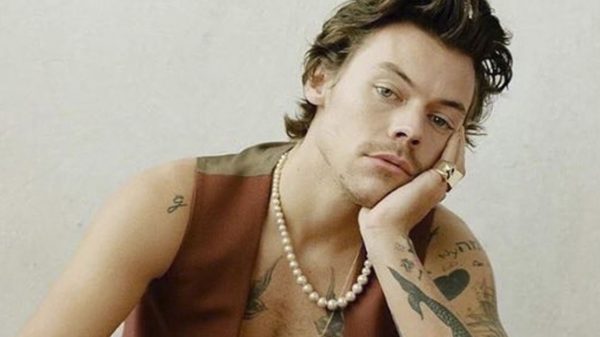 Harry Styles vem quebrando recordes na carreira e está cada vez mais rico (Divulgação)