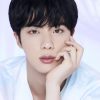 Jin, cantor do BTS de 30 anos, se apresenta ao serviço militar em 13 de dezembro (Divulgação)