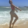 Larissa Manoela exibe corpo escultural e esbanja beleza na praia (Instagram)