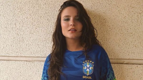 Larissa Manoela esbanja beleza e samba no pé (Instagram)