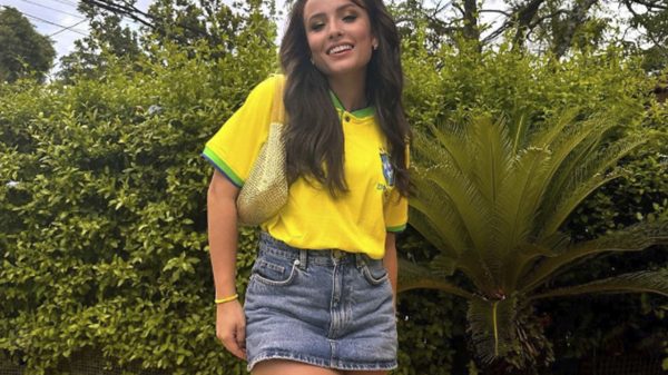 Larissa Manoela mostrou sua torcida pela seleção e encantou com beleza (Instagram)