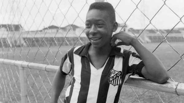 Pelé ainda jovem quando chegou no Santos nos anos 50