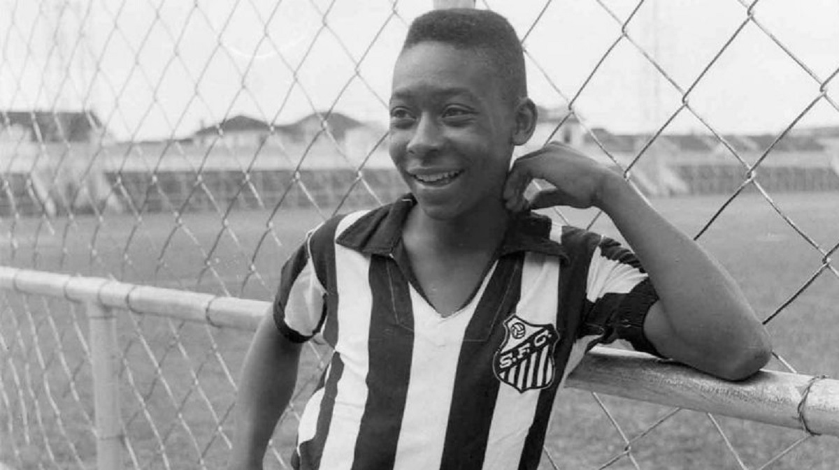 Pelé ainda jovem quando chegou no Santos nos anos 50