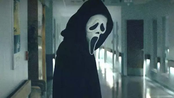 O assassino Ghostface ataca em Nova York no trailer de "Pânico 6" (Reprodução)