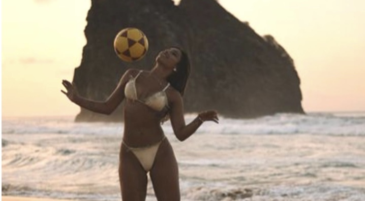 Vanessa Lopes esbanja beleza enquanto tenta aprender futevôlei (Instagram)