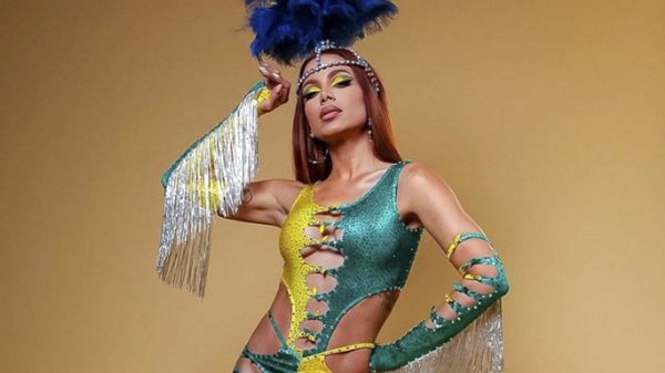 Anitta encantou fãs e seguidores com seu look nas cores do Brasil para ensaio de carnaval (Instagram)