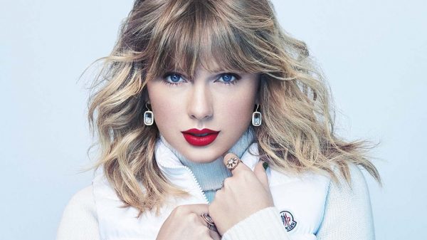 Taylor Swift vive paixão intensa em seu novo videoclipe “Lavender Haze” (Divulgação)