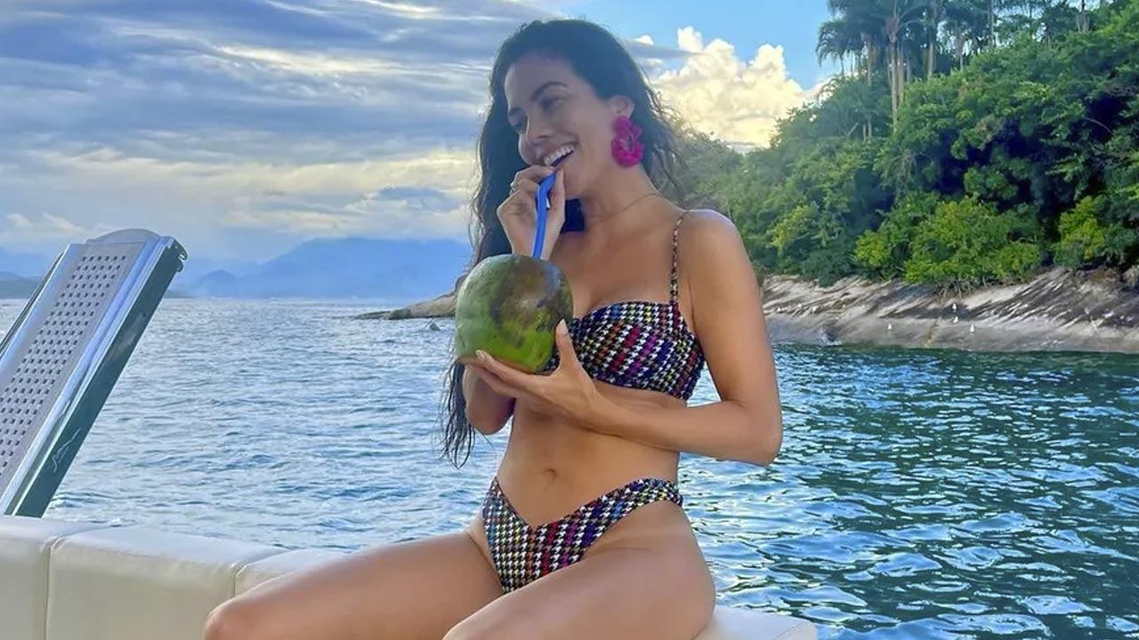 Daniela Albuquerque ostenta curvas em clique e arranca suspiros dos seguidores(Instagram)